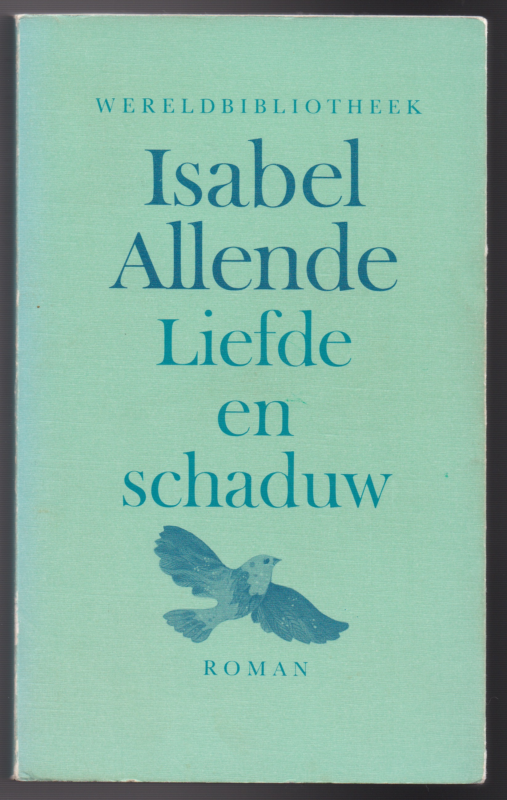 Allende, Isabel - Liefde en schaduw. Roman. Vertaling Giny Klatser